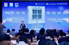 印着一句做者手记：“专为那些不肯被时代淹没